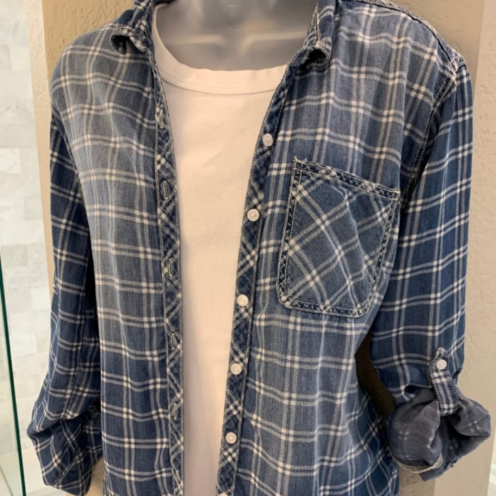 Women's Sneak Peek Chambray Button up long sleeve